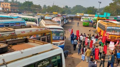 ভোর থেকে রাস্তায় লাল পতাকা নিয়ে বাম কর্মী সমর্থকরা, ভাঙচুর বাস