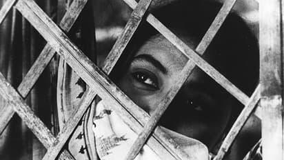 বাণিজ্যিক থেকে মননশীলছবি, অভিনয়ের দাপটে সাদা কালো পর্দায় রঙিন সুপ্রিয়া