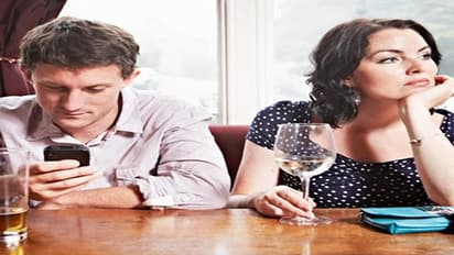 क्या पार्टनर करता है आपको इग्नोर, जानें इन 5 संकेतों से