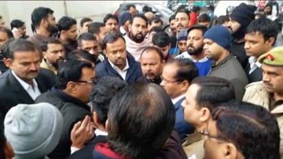 ইট, রড ও পাথর দিয়ে থেঁতলে খুন, যোগী-রাজ্যে প্রতিবাদে উত্তাল আইনজীবী মহল