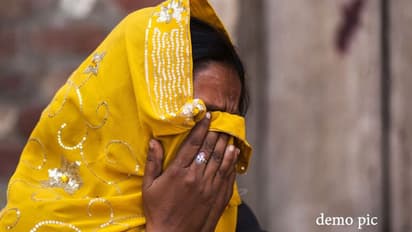 पति के एक झूठ ने पत्नी को मौत के मुहाने पर ले जाकर छोड़ा, अब धीमे-धीमे मरने के अलावा कोई रास्ता नहीं