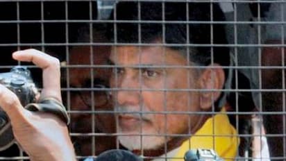 చంద్రబాబు అరెస్ట్: పీఎస్కు తరలించే వాహనం ‘కీ‘ మాయం, కదలని బండి