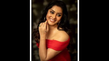 சகிக்கல... நமீதாவின் உதட்டை பார்த்து ஷாக்கான ரசிகர்கள்...கண்டபடி திட்டி கமெண்ட்...வைரலாகும் போட்டோஸ்...!