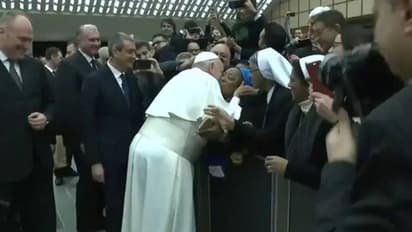 'ഒരു ഉമ്മ നല്കുമോ പാപാ'; കന്യാസ്ത്രീയുടെ ആവശ്യത്തില് മാര്പ്പാപ്പയുടെ മറുപടി