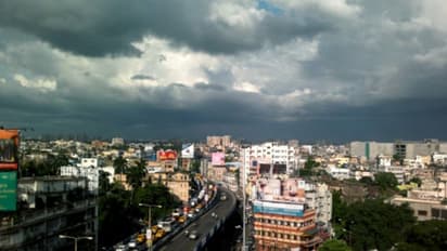 কুয়াশায় ঢাকা শহরে দুপুর থেকে মেঘলা আকাশ, সরস্বতী পুজো মাটি করতে আসছে বৃষ্টি