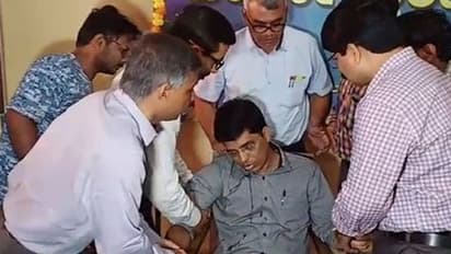 ವೇದಿಕೆಯಲ್ಲೇ ಕುಸಿದು ಬಿದ್ದ ಉತ್ತರ ಕನ್ನಡ ಜಿಲ್ಲಾಧಿಕಾರಿ ಹರೀಶ್ ಕುಮಾರ್