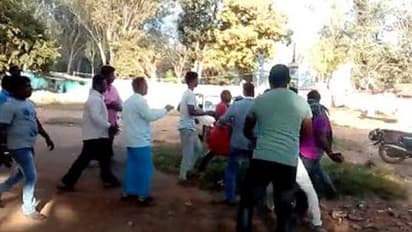 ಕೂಲಿ ಕೊಡುವುದಾಗಿ ಕರೆಸಿ ನಡುರಸ್ತೆಯಲ್ಲಿಯೇ ದಂಪತಿಗೆ ಥಳಿತ