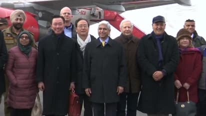 কাশ্মীরে এল ১৭ রাষ্ট্রের প্রতিনিধিদল, মোদীর 'গাইডেড ট্যুর' বাতিল করল ইউরোপ