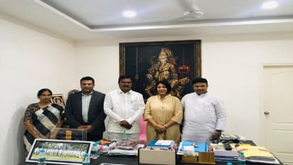 న్యూజిలాండ్ ఎంపీతో మంత్రి సింగిరెడ్డి భేటి... చర్చించిన అంశాలివే