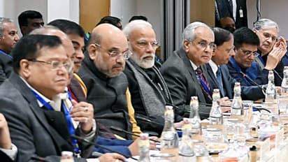 মোদীর গুরুত্বপূর্ণ বাজেট বৈঠকে নেই অর্থমন্ত্রী সীতারমণ-ই, উঠছে হাজারো প্রশ্ন