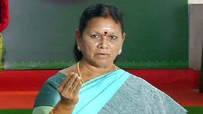 பசி மயக்கத்தில் இப்படியா பேசுவாங்க !! அமைச்சரின் பேச்சால் கடுப்பான அமைச்சர் !!