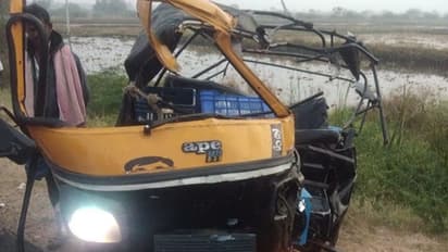 ನಿಂತಿದ್ದ ಲಾರಿಗೆ ಡಿಕ್ಕಿ ಹೊಡೆದ ಆಟೋ: ಮೂವರು ಸ್ಥಳದಲ್ಲೇ ಸಾವು