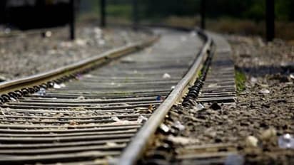 'ബന്ധുക്കള് മിണ്ടില്ല, ഭാര്യയ്ക്ക് ഒരുമിച്ചിരുന്ന് ഭക്ഷണം കഴിക്കാനാകില്ല'; ഇത് സെല്വരാജിനെപ്പോലെ അനേകംപേരുടെ ജീവിതം