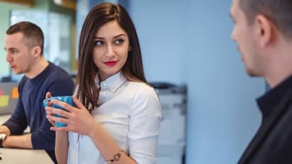 ഓഫീസില് അല്പം 'പഞ്ചാര'യാകാം; ഗുണങ്ങള് ഇവയാണെന്ന് പഠനം