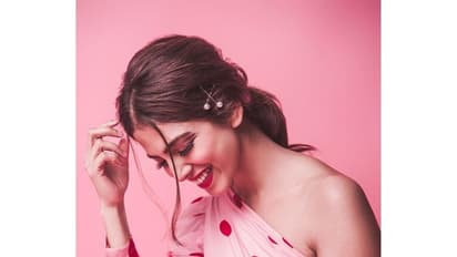 ஒரே ஒரு ட்ரெஸைப் போட்டு... ட்விட்டரை கதறவிட்ட விஜய்யின் "மாஸ்டர்" பட நாயகி... வேற லெவல் போங்க..!