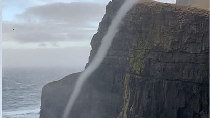 ಗುರುತ್ವಾಕರ್ಷಣೆಯ ಸಿದ್ಧಾಂತಕ್ಕೇ ಸವಾಲು: ಏನು ಕಾರಣ ನೀರು ಮೇಲೆ ಹಾರಲು?