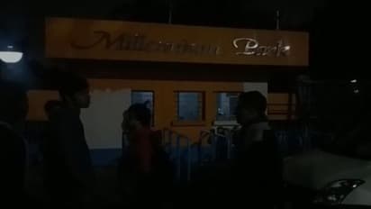 রাতে গেরুয়া-সকালে সাদা, মোদী সফরের আগে রং বিতর্ক মিলেনিয়াম পার্কে