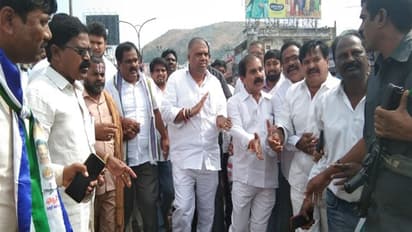 రాజకీయాల కోసమేనా ఉత్తరాంధ్ర... రాజధాని కోసం వద్దా...?: పవన్ ను నిలదీసిన అవంతి