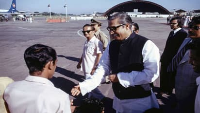 আজকের দিনেই পাকিস্তানের জেল থেকে মুক্তি পেয়ে স্বাধীন বাংলাদেশে ফেরেন মুজিবর রহমান