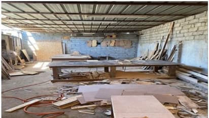 പ്രവാസികള് അനധികൃതമായി ജോലി ചെയ്യുന്നുവെന്ന് കണ്ടെത്തി; ഫാം പൂട്ടിച്ച് അധികൃതര്