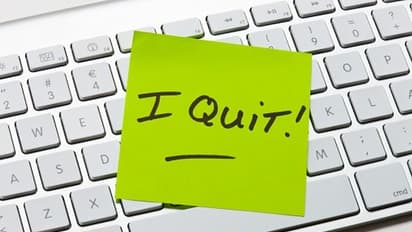 চাকরি না পেয়ে বাড়ছে আত্মহত্যা, ক্রাইম রেকর্ড ব্যুরোর সমীক্ষা ঘিরে তোলপাড় দেশ