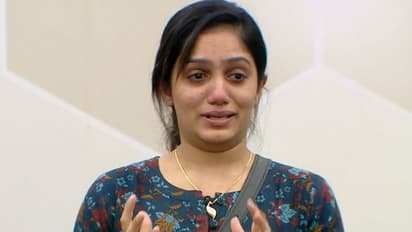 'ഹൈ ഡോസ് മരുന്നുകളാണ് അവര് കുത്തിവച്ചത്'; മരണത്തിന് മുന്പ് അച്ഛന് അനുഭവിച്ച വേദനയെക്കുറിച്ച് ആര്യ