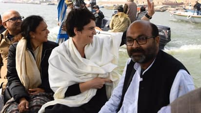 दिल्ली में चुनाव प्रचार से दूर रहने वाली प्रियंका फिर पहुंची यूपी के मंदिरों की शरण में