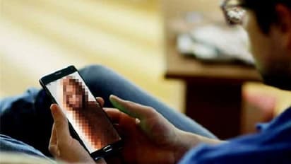 ಅಶ್ಲೀಲ ದೃಶ್ಯ ತೋರಿಸಿ ಶಿಕ್ಷಕನಿಂದ ಪಾಠ: ಶಾಲೆಯತ್ತ ಮುಖಮಾಡದ ವಿದ್ಯಾರ್ಥಿಗಳು!