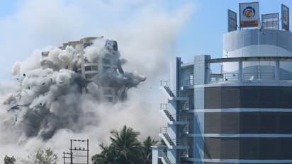 മരടിൽ ഫ്ലാറ്റുകൾ തകർത്തെന്ന് സർക്കാർ തിങ്കളാഴ്ച സുപ്രീം കോടതിയെ അറിയിക്കും