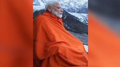 দু'বার সন্ন্য়াসী হতে গিয়ে বাদ, শেষে হিমালয়ে  দু'বছর কাটান মোদী