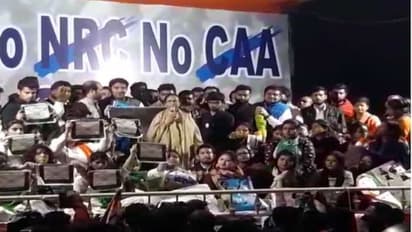 বিজ্ঞপ্তি সত্ত্বেও কার্যকর নয় নাগরিকত্ব আইন, মোদী সাক্ষাতের পরই সুর চড়ালেন মমতা