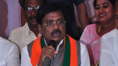 కేటీఆర్ అందుకోసమే పనికిరాలేడు... సీఎంగా ఎలా...: మాజీ ఎంపీ సంచలనం