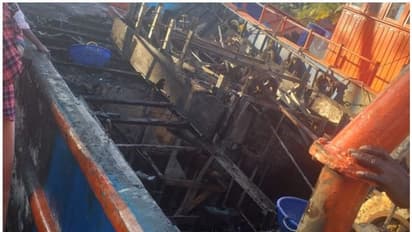 മത്സ്യബന്ധന ബോട്ടുകൾ കത്തി നശിച്ചു; 35ലക്ഷം രൂപയുടെ നാശനഷ്ടം