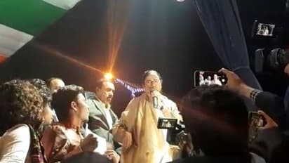 ভোল বদলে হুঁশিয়ারি, ছাত্রদের ঘেরাও হটাতে ওয়ার্ডে ওয়ার্ডে কর্মীদের ডাক মমতার