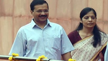 కేజ్రీవాల్ కు లగే రహో చిక్కులు: రూ. 500 కోట్లకు దావా