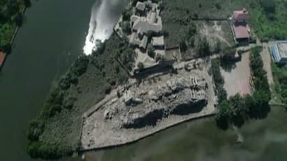 കിറുകൃത്യം; ജെയിൻ കോറൽ കോവിന്റെ അവശിഷ്ടങ്ങൾ കായലിൽ വീണില്ല