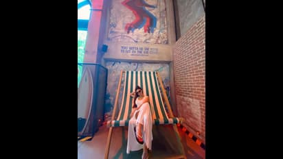 ஒட்டு மொத்த உடலையும் அப்பட்டமாக காட்டி... உச்சக்கட்ட கவர்ச்சியில் அட்ராசிட்டி... "நாகினி" சீரியல் நடிகையின் ஹாட் க்ளிக்ஸ்...!