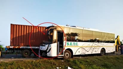 அரசு பேருந்து-லாரி நேருக்கு நேர் பயங்கர மோதல்..! மூவர் உடல் நசுங்கி பலி..!