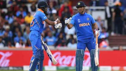 நான் டீமுக்கு வந்த புதிதில் தோனி ஒரு அறிவுரை சொன்னார்.. அதை இன்று வரை ஃபாலோ பண்றேன்.. மனம் திறந்த ஹர்திக் பாண்டியா