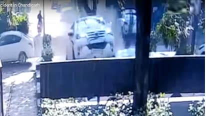 ಹಾಲಿವುಡ್ ಸ್ಟೈಲ್ ಡ್ರೈವಿಂಗ್; ಕಾರನ್ನು ವಿಮಾನದಂತೆ ಹಾರಿಸಿ ಅಪಘಾತ!