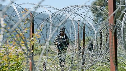 ফের মাথা কেটে নিয়ে গেল পাক সেনা, সামরিক কায়দায় জবাব দেওয়ার হুমকি সেনাপ্রধানের