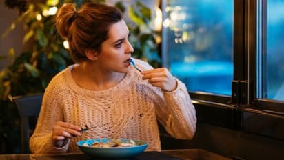 സ്ത്രീകളുടെ ക്രമം തെറ്റിയുളള ഭക്ഷണശീലം; ഭര്ത്താക്കന്മാര് സൂക്ഷിക്കൂക !