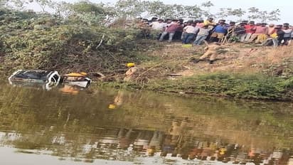ನಿಯಂತ್ರಣ ತಪ್ಪಿ ಕೆರೆಗೆ ಬಿದ್ದ ಕಾರು, ಹೊರಬರಲಾಗದೆ ನಾಲ್ವರು ಸಾವು