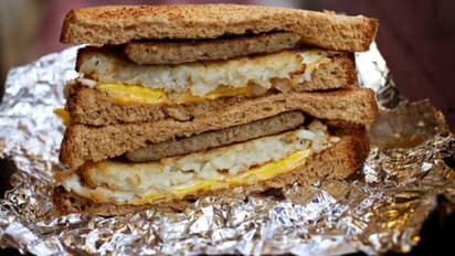 സാന്ഡ്വിച്ചില് സഹപ്രവര്ത്തകന്റെ വിഷ പരീക്ഷണം; നാലുവര്ഷത്തോളം കോമയില്, ഒടുവില് മരണം