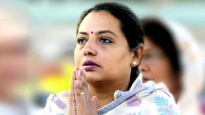 பசு மாட்டை தொட்டுப் பாருங்க ! கெட்ட எண்ணங்களே வராது !! பாஜகவினரையே பதற வைத்த காங்கிரஸ் அமைச்சர் !!