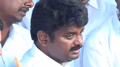 உலகின் மிக சிறந்த அமைச்சர் "விஜயபாஸ்கர்"..! கொரோனா பயத்தை விட.. மக்கள் பணி தான் முக்கியம்..!