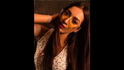 அரை குறை ஆடையில் இளசுகள் மனதை அலறவிடும் கேத்தரின் தெரேசா ! ஓவர் ஹாட்டில் உசுப்பேற்றி... சூடேற்றும் கிளிக்ஸ்!