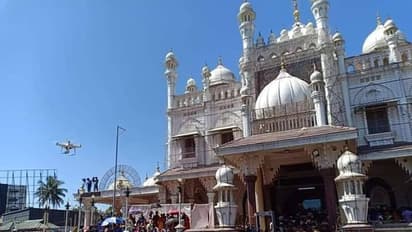 பள்ளிவாசலில் நிகழும் அய்யப்ப பக்தர்களின் பேட்டை துள்ளல்..! இந்து-முஸ்லீம் மக்களின் அசைக்கமுடியாத ஒற்றுமை..!