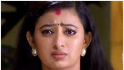 വിവാഹഫോട്ടോ എറിഞ്ഞുടച്ച് റാണി, നീലക്കുയില് റിവ്യു