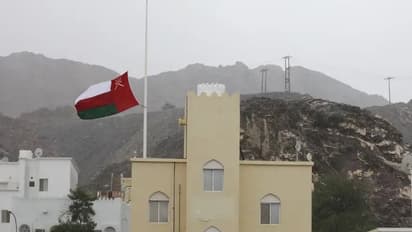 പ്രവാസികള്ക്ക് തിരിച്ചടി: ഒമാനില് ഈ മേഖലകളില് തൊഴിലെടുക്കുന്ന വിദേശികളുടെ വിസ പുതുക്കി നൽകില്ല